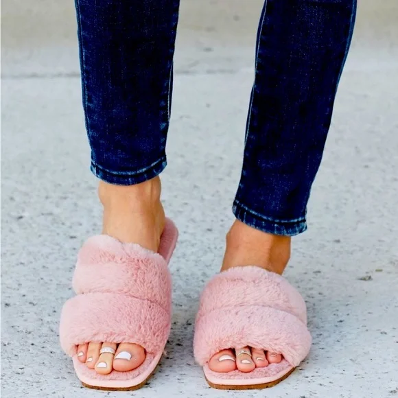 Qupid faux furry slides cozy fuzzy slippers PINK NEW - Picture 3 of 6